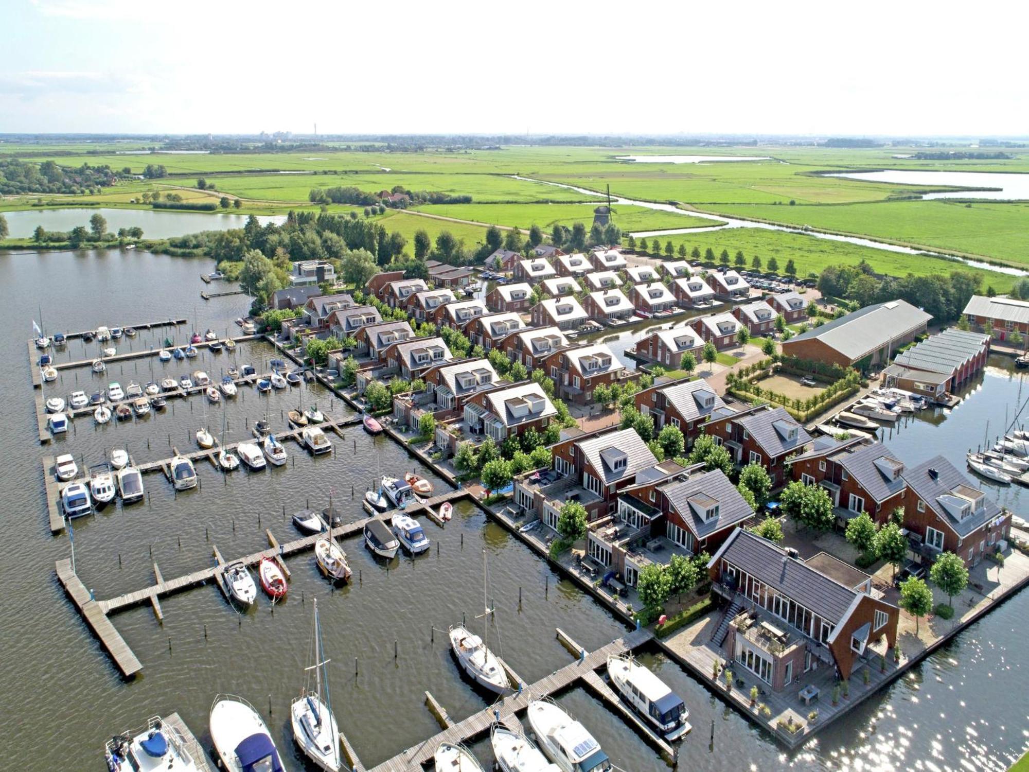 Modern Houseboat With Air Conditioning Located In Marina Uitgeest Exteriér fotografie